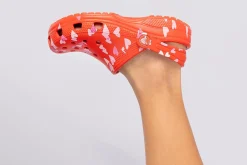 Chanclas CLASSIC VDAY CLOG | Crocs Clearance